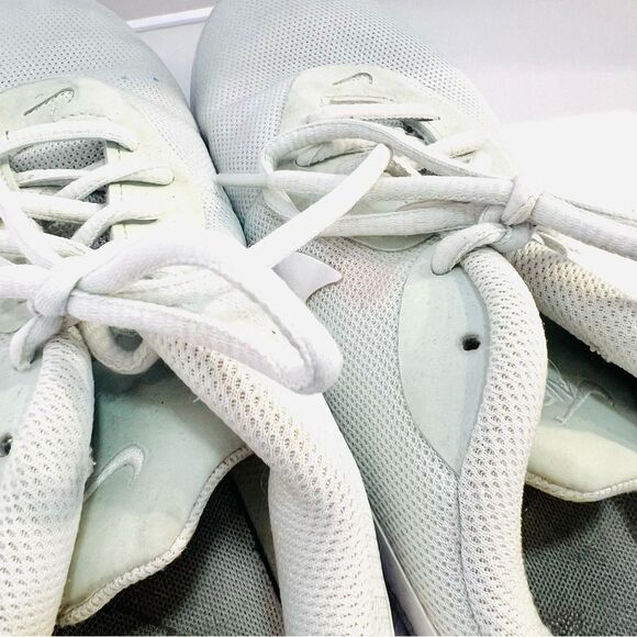 Nike Air Max Motion LW Women’s 8.5 Mint Green White Running Training Sneakers - Picture 4 of 10